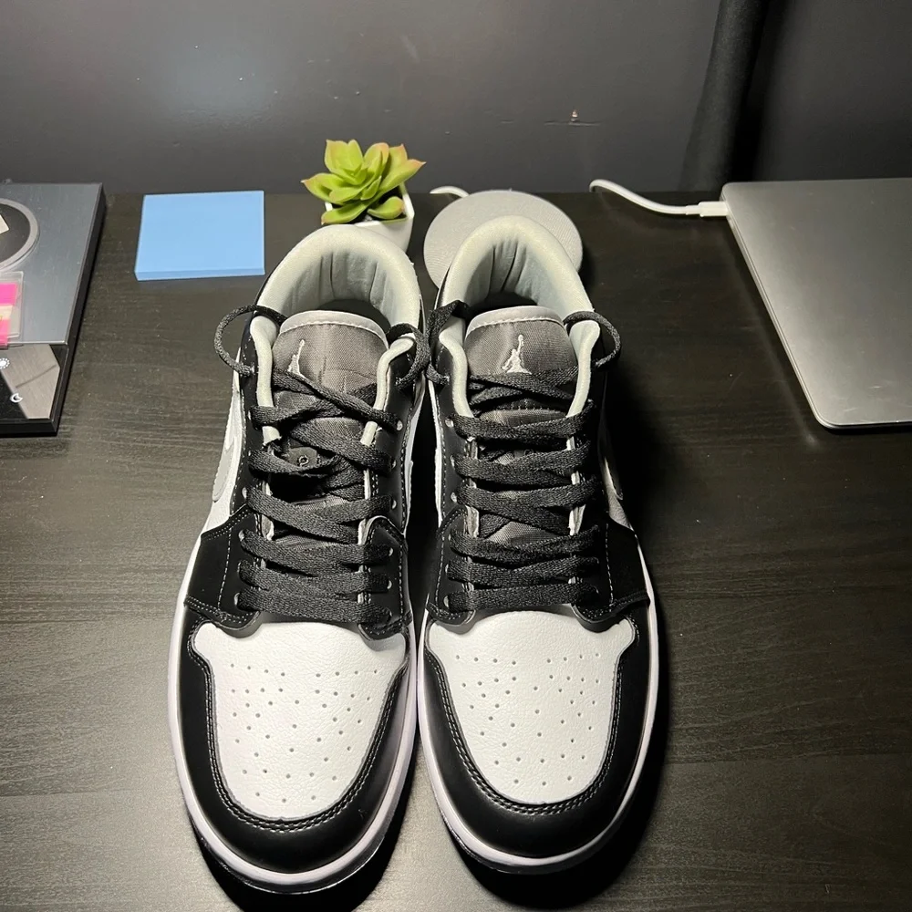 Mens Jordan 1 Low “Black Medium Grey” Size 11 - Picture 6 of 9